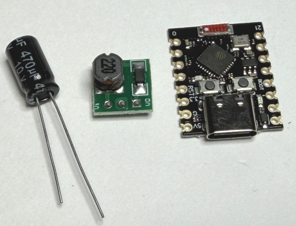 ESP32C3 SuperMiniとDC-DC昇圧基板とコンデンサー