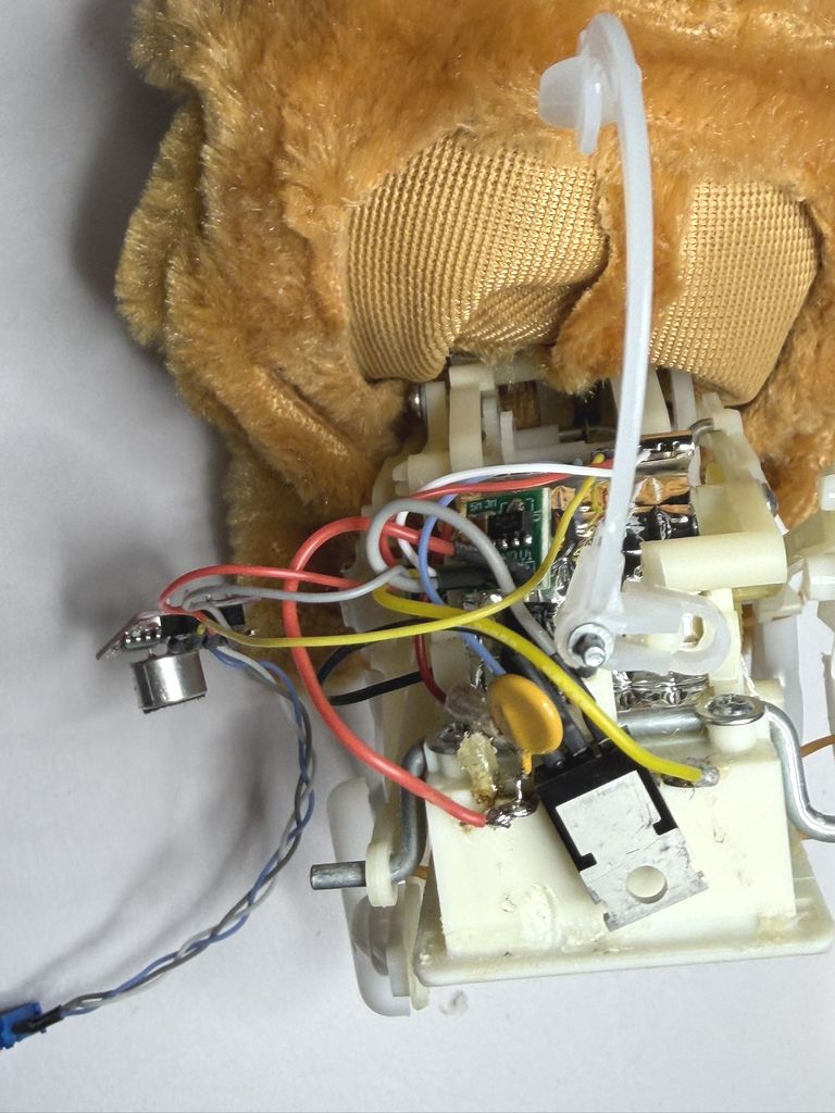 Nch MOSFETを電池ボックス後ろに固定したところ